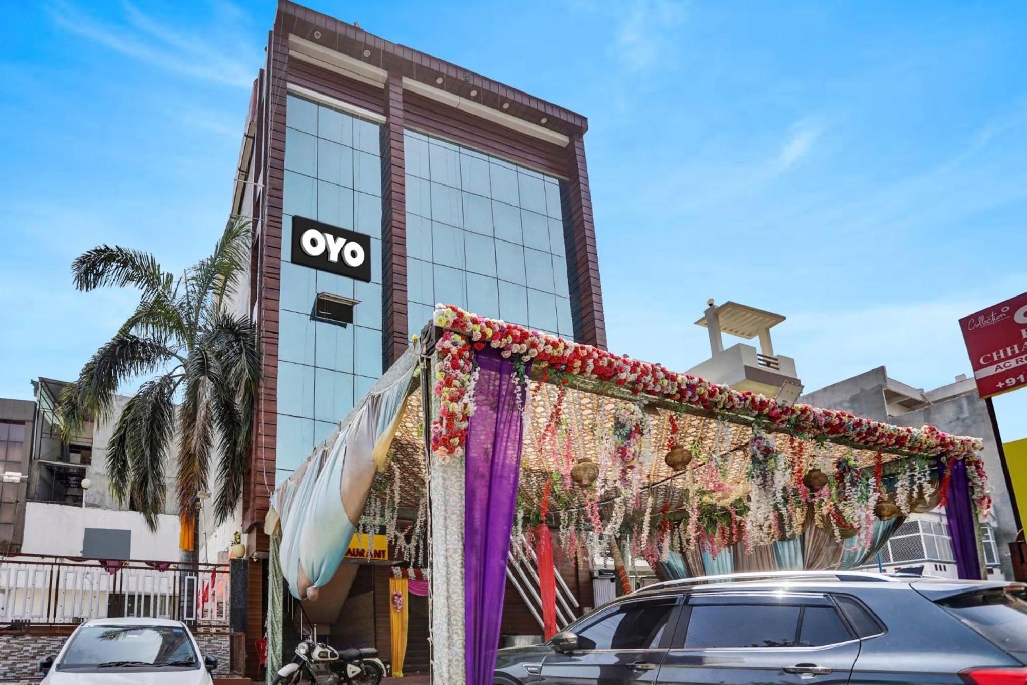 Chaya Hotel And Banquet Hall 칸푸르 외부 사진